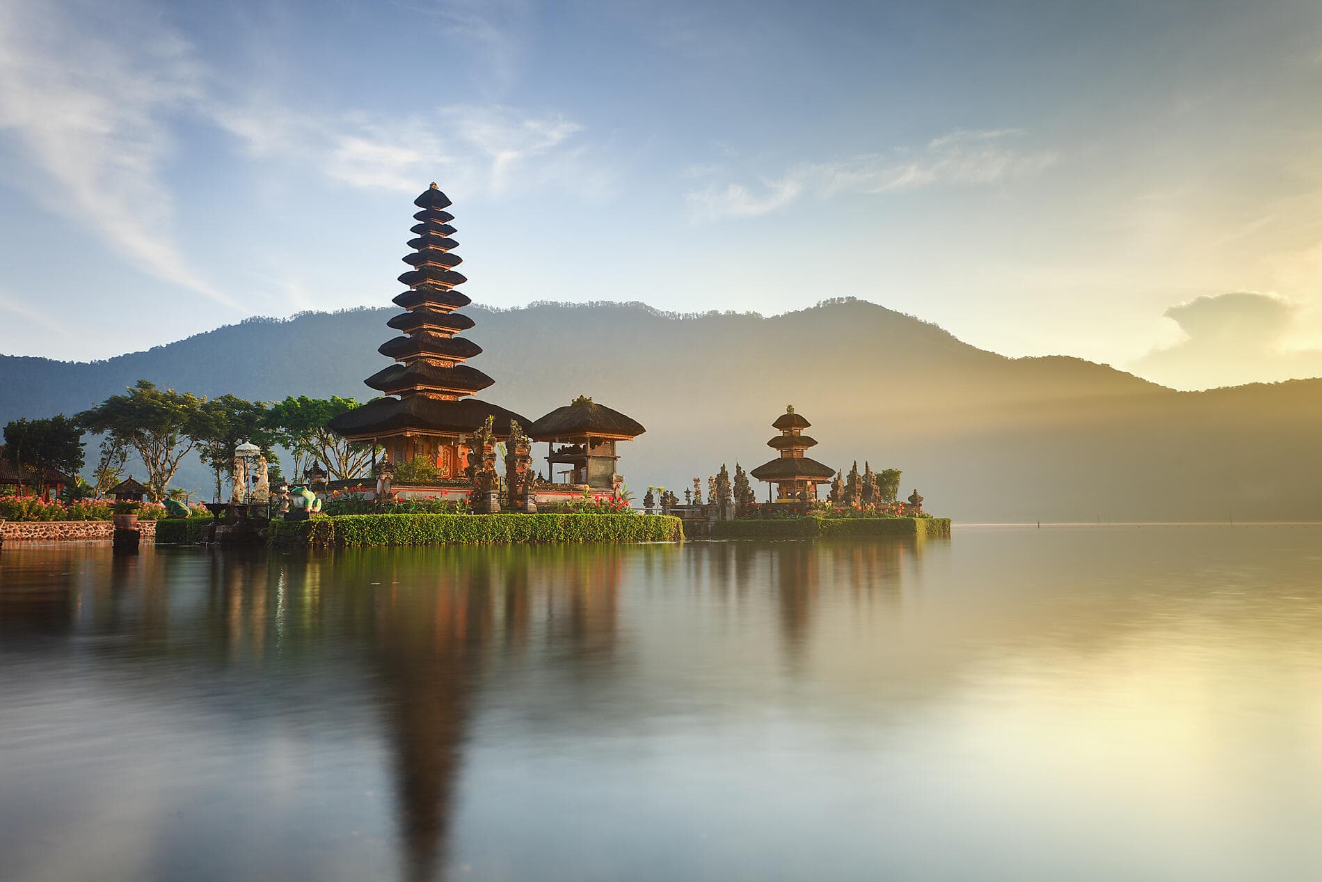 Heilige Tempel und Naturschätze in Indonesien 