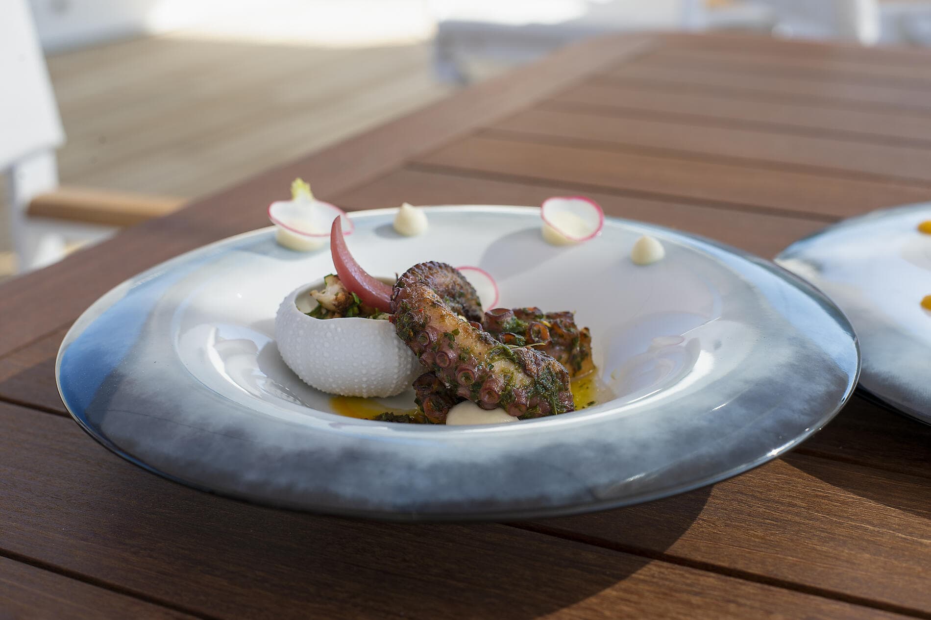 Korsikas Küsten unter den Segeln der Le Ponant