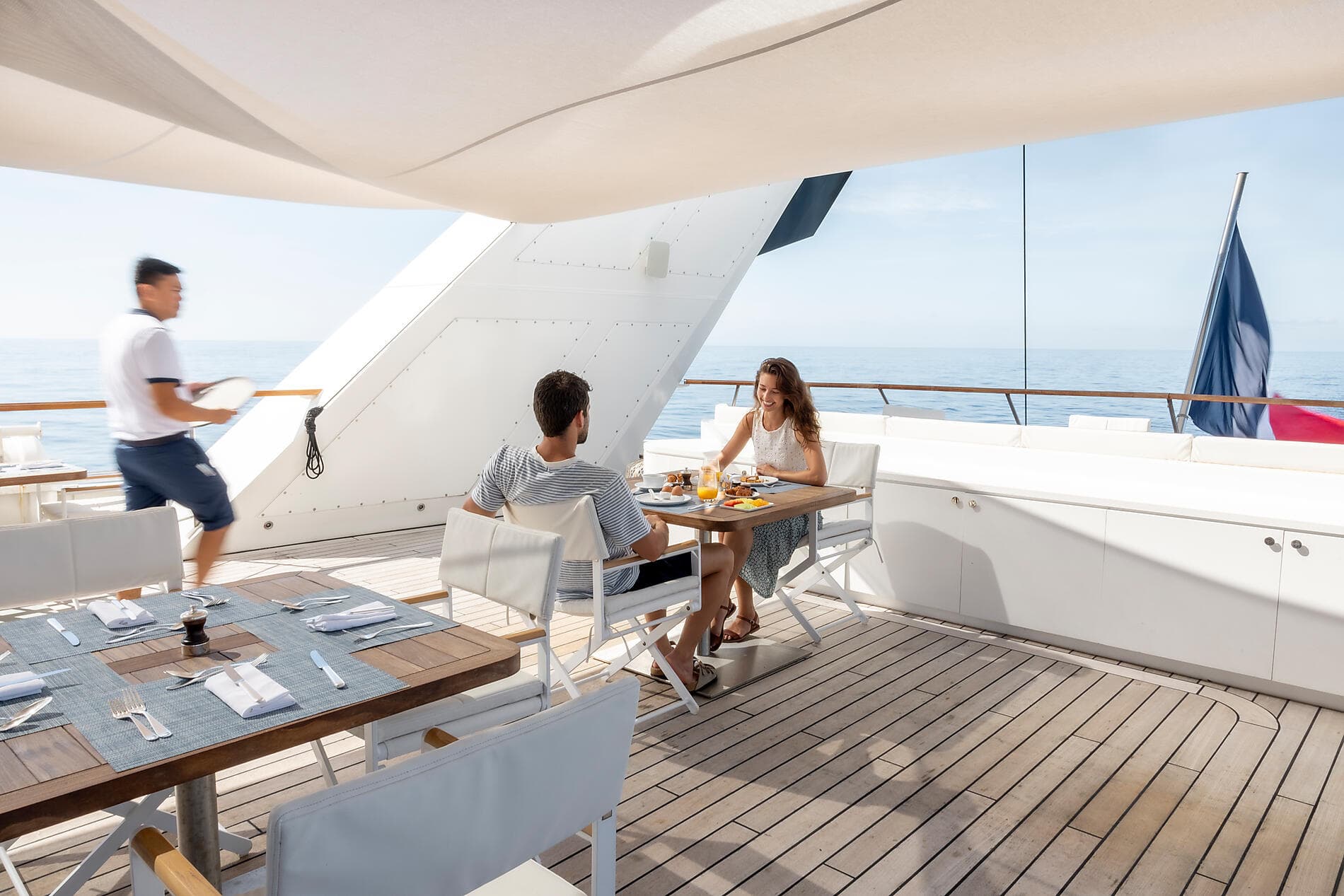 Korsikas Küsten unter den Segeln der Le Ponant